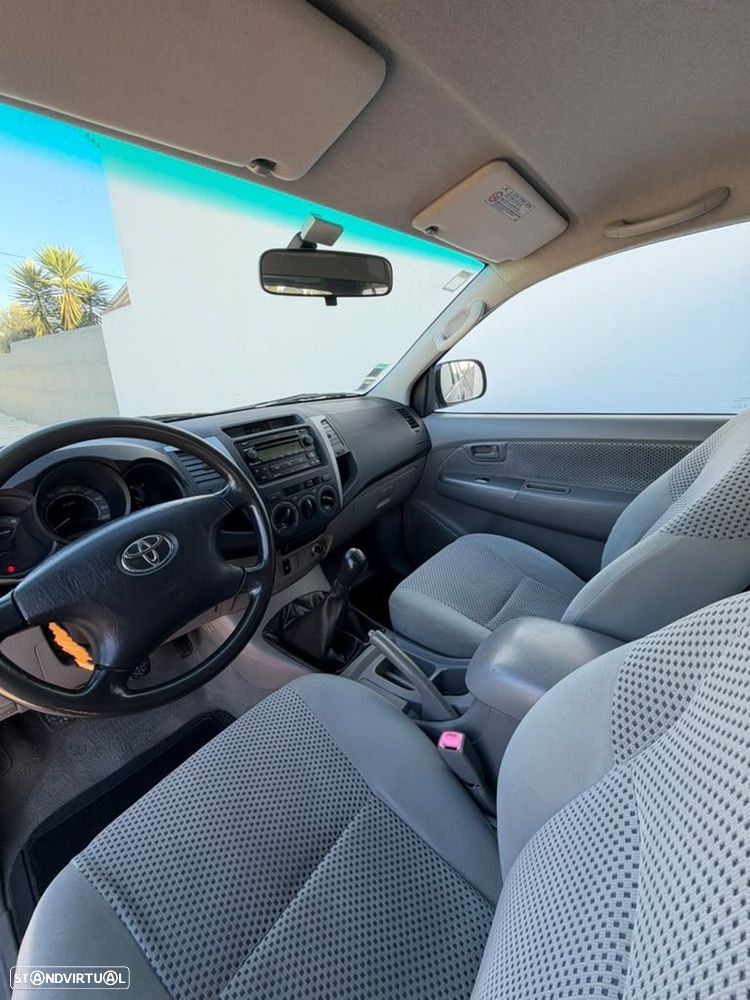 Toyota Hilux - 12