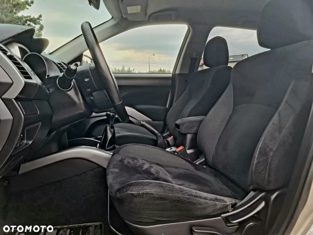 Mitsubishi Outlander 2.4 4WD Invite - 21