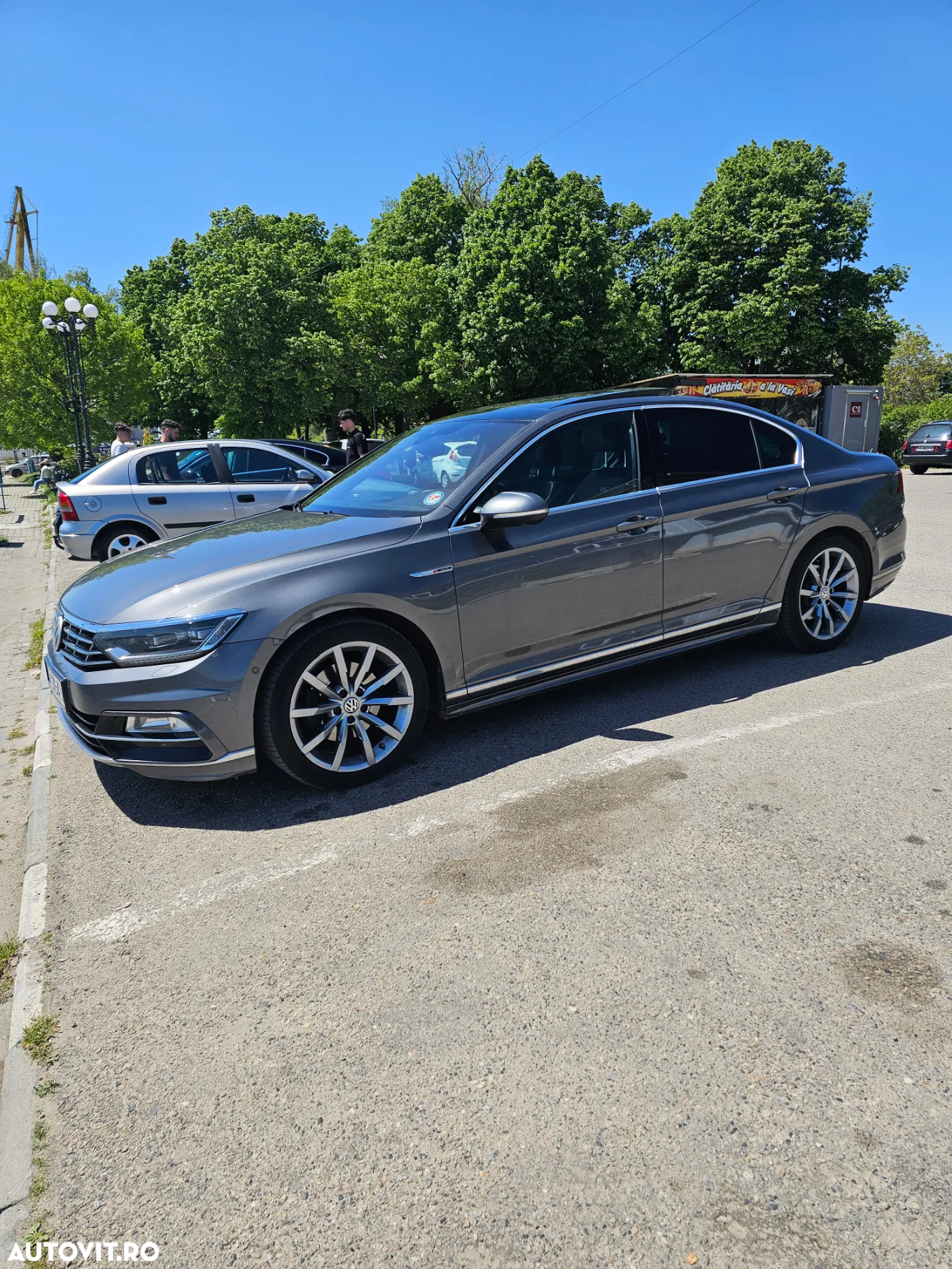 Volkswagen Passat - 4