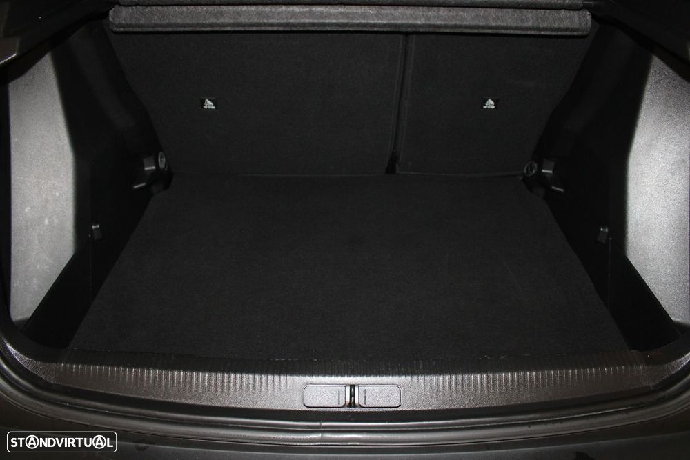 Peugeot 2008 1.5 BlueHDi Active EAT8 - 29