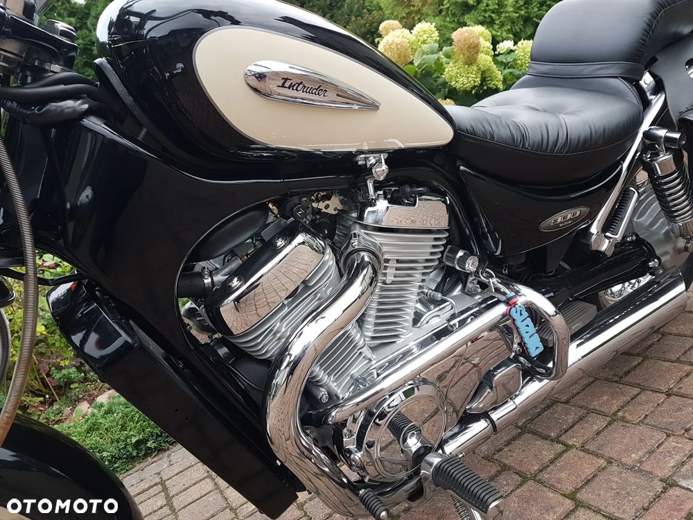 Suzuki Intruder - 22