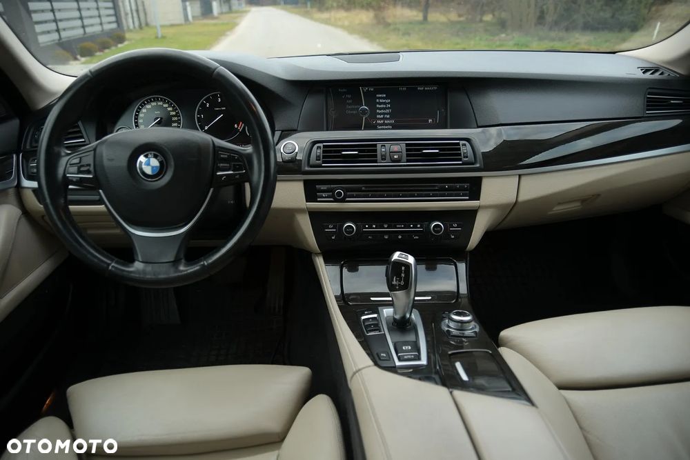 BMW Seria 5 525d - 22