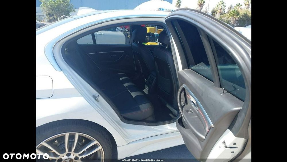 BMW Seria 3 330i M Sport - 11