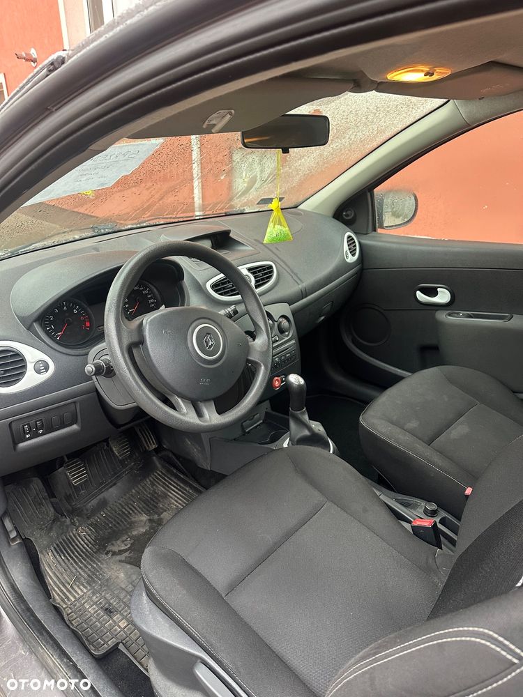 Renault Clio 1.2 16V Authentique - 5