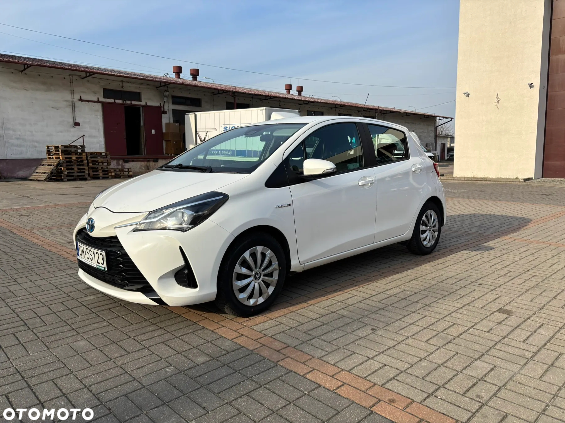 Toyota Yaris Hybrid 100 Premium - 5