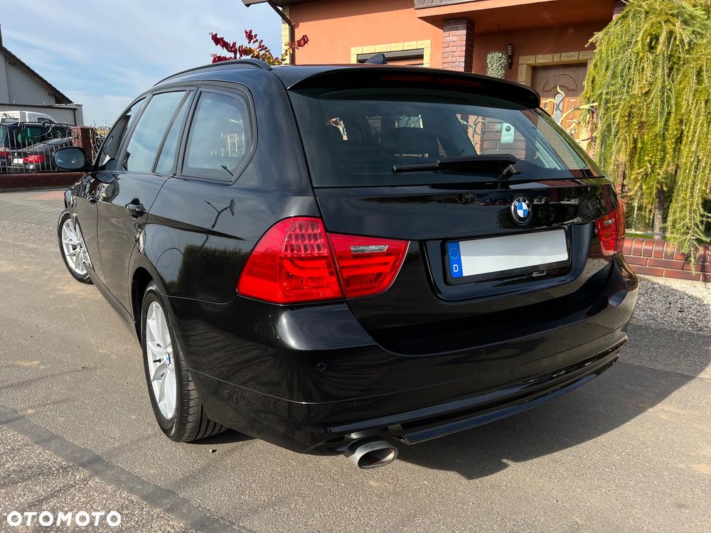 BMW Seria 3 318d DPF Edition Sport - 23