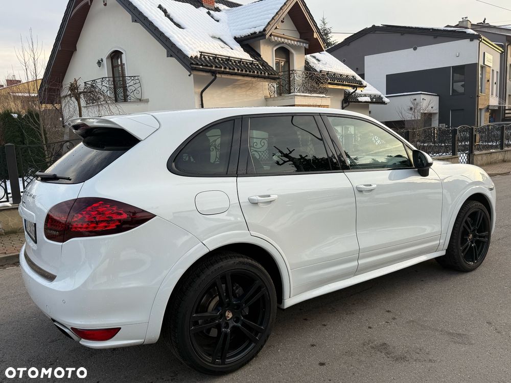 Porsche Cayenne - 4