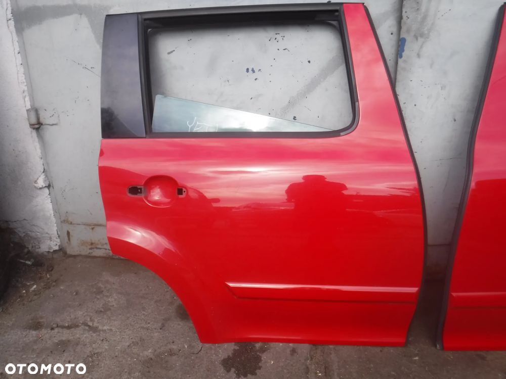 Skoda Yeti Lift drzwi tyl prawe lewe szyba LF3K 8T8T - 2