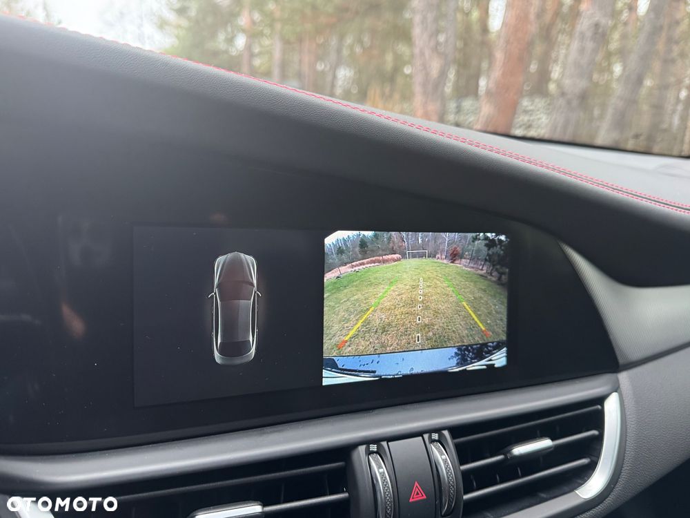 Alfa Romeo Giulia 2.0 Turbo Competizione Q4 - 33