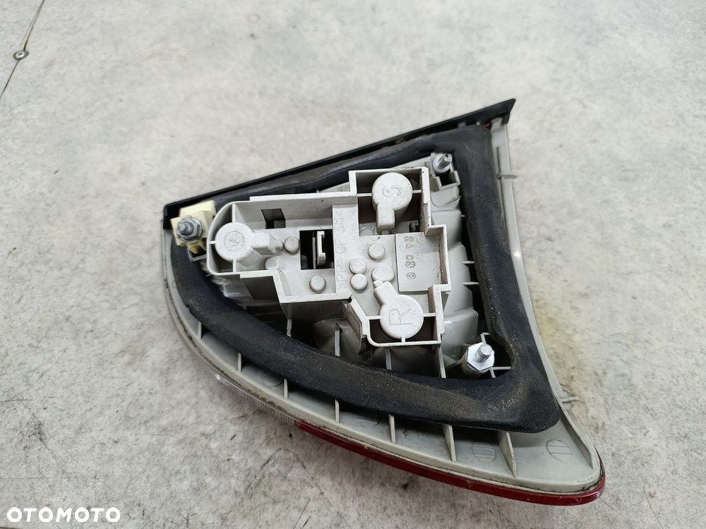LAMPA TYLNA PRAWA BMW 3 E46 11-A011B KOMBI - 9