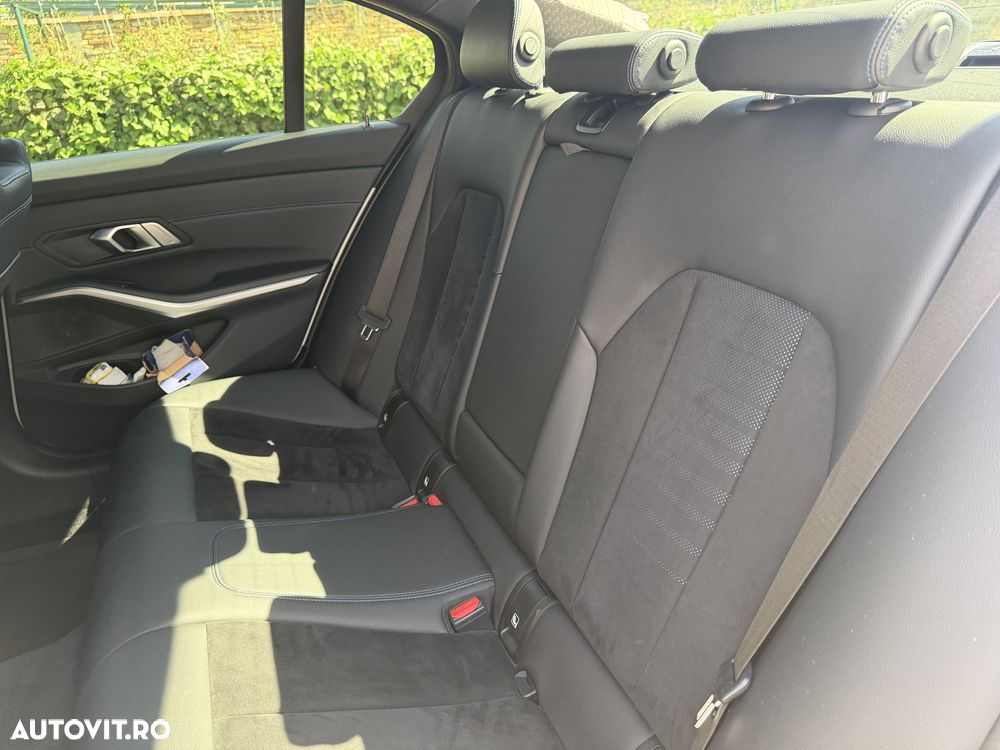 BMW Seria 3 320i AT - 13