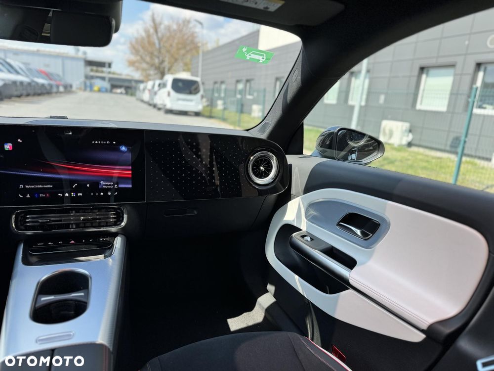 Mercedes-Benz CLA - 13