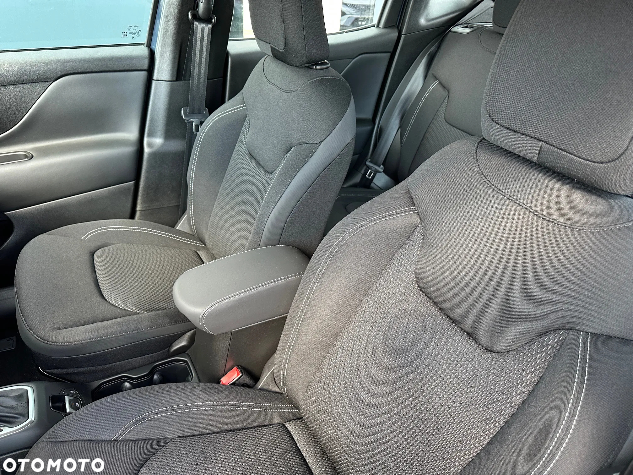Jeep Renegade 1.5 T4 mHEV Altitude FWD S&S DCT - 8
