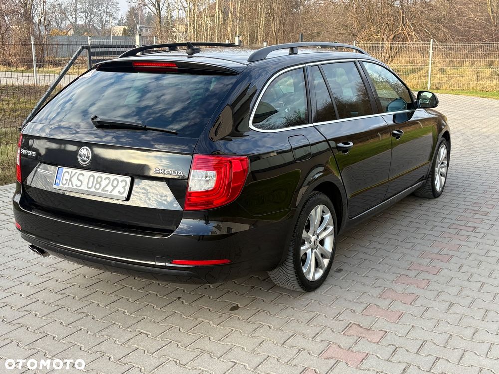 Skoda Superb 2.0 TDI Green tec DSG Elegance - 4