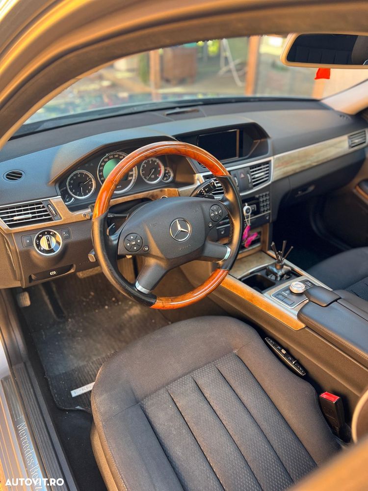 Mercedes-Benz E - 12
