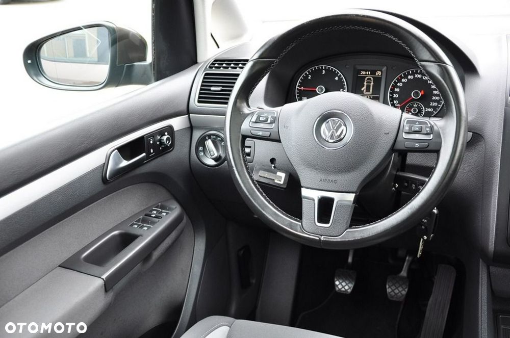 Volkswagen Touran - 31