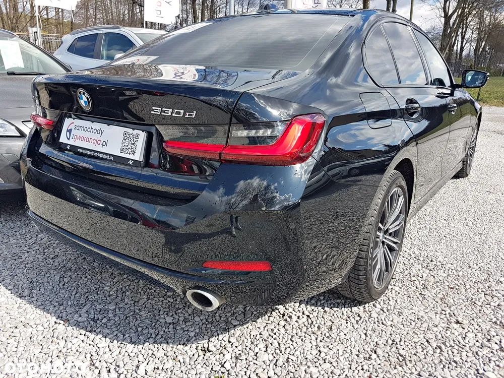 BMW Seria 3 330d xDrive mHEV - 32