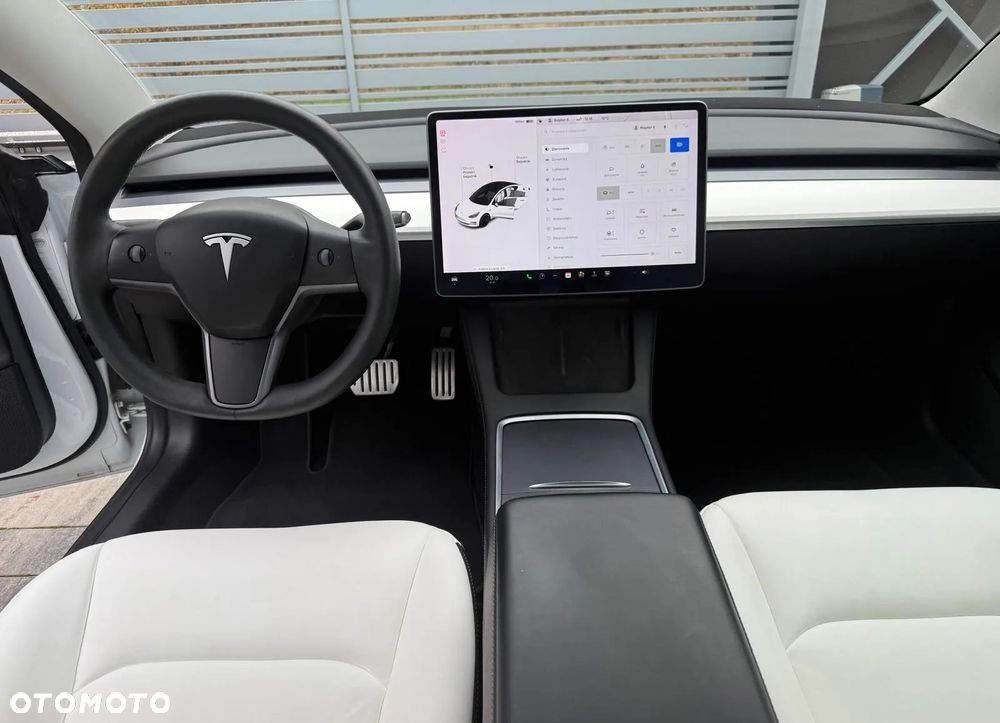 Tesla Model 3 - 7