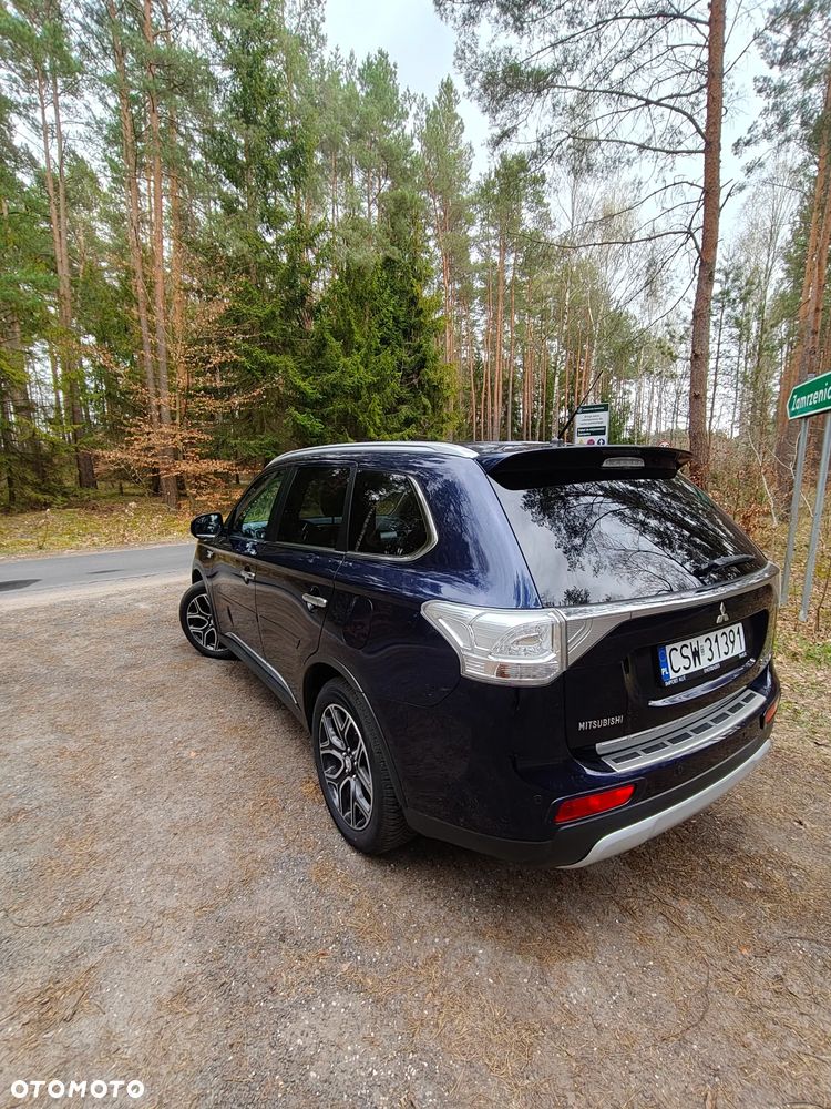 Mitsubishi Outlander - 12