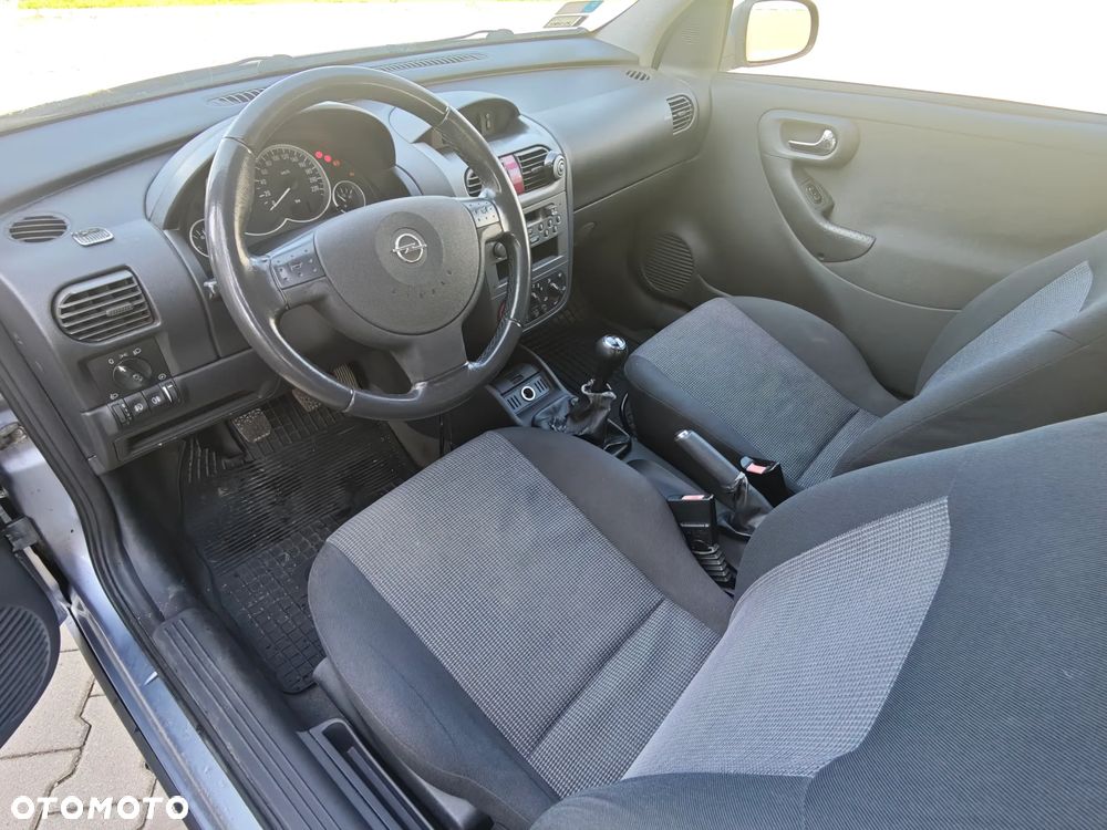Opel Corsa 1.2 16V - 11