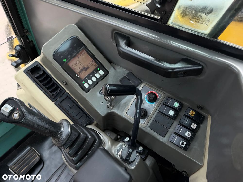 Yanmar VIO80-1A Koparka Gąsienicowa 8 ton jak Nowa z Salonu 2015 rok. KLIMATYZACJA. Łyżka skarpowa Hydrauliczna.  Szybko-złącze lenhoff hydrauliczne. Yanmar silnik 4 cylindry! Maszyna z Norwegii. Własna Pompa do tankowania ON. ani deka luzów i wycieków! OKAZJA Linia Hydr. Plus. Długie ramię PLUS. Oświetlenie LED. Wielka Okazja! Pełne sterowanie z dżojstików!! - 11