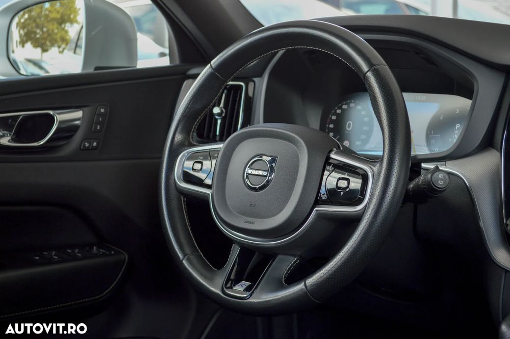 Volvo XC 60 D4 AWD R-Design - 25