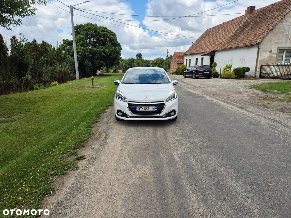 Peugeot 208 - 18