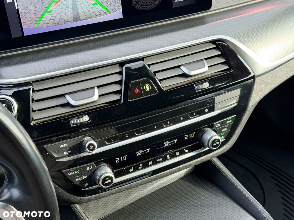 BMW Seria 5 520d xDrive mHEV M Sport sport - 36