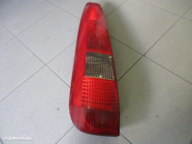 Farol Tras 2S6113N004AD FORD FUSION 2002 5P Esq Valeo - 1