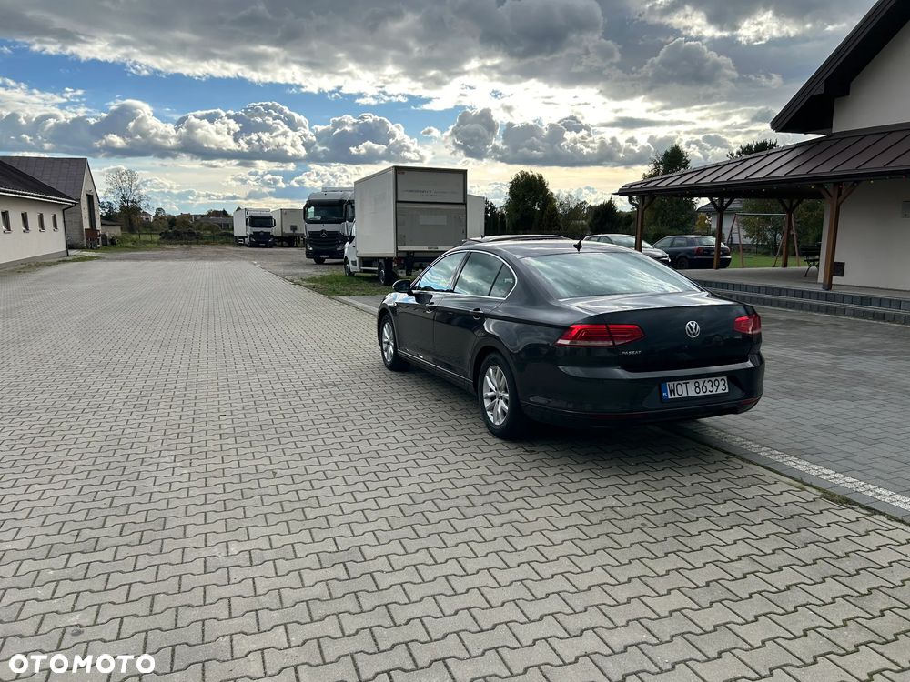 Volkswagen Passat - 4