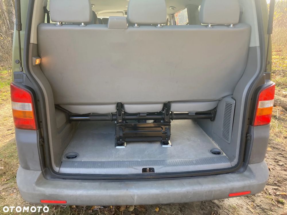 Volkswagen Caravelle - 11