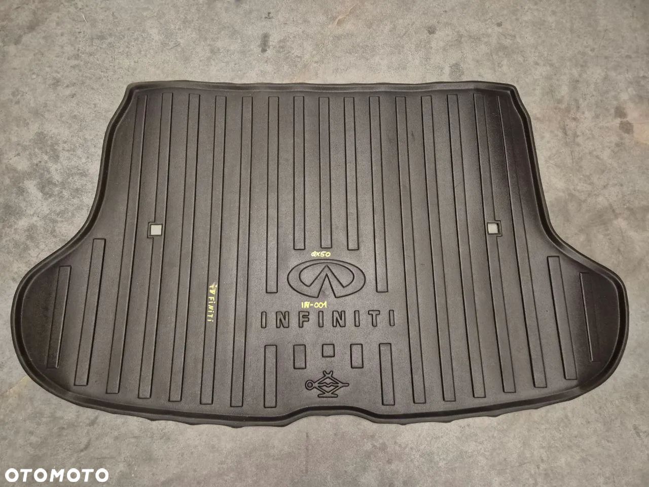 INFINITI, PÓŁKA ROLETA PODŁOGA WYKŁADZINA MATA BAGAŻNIKA - 1