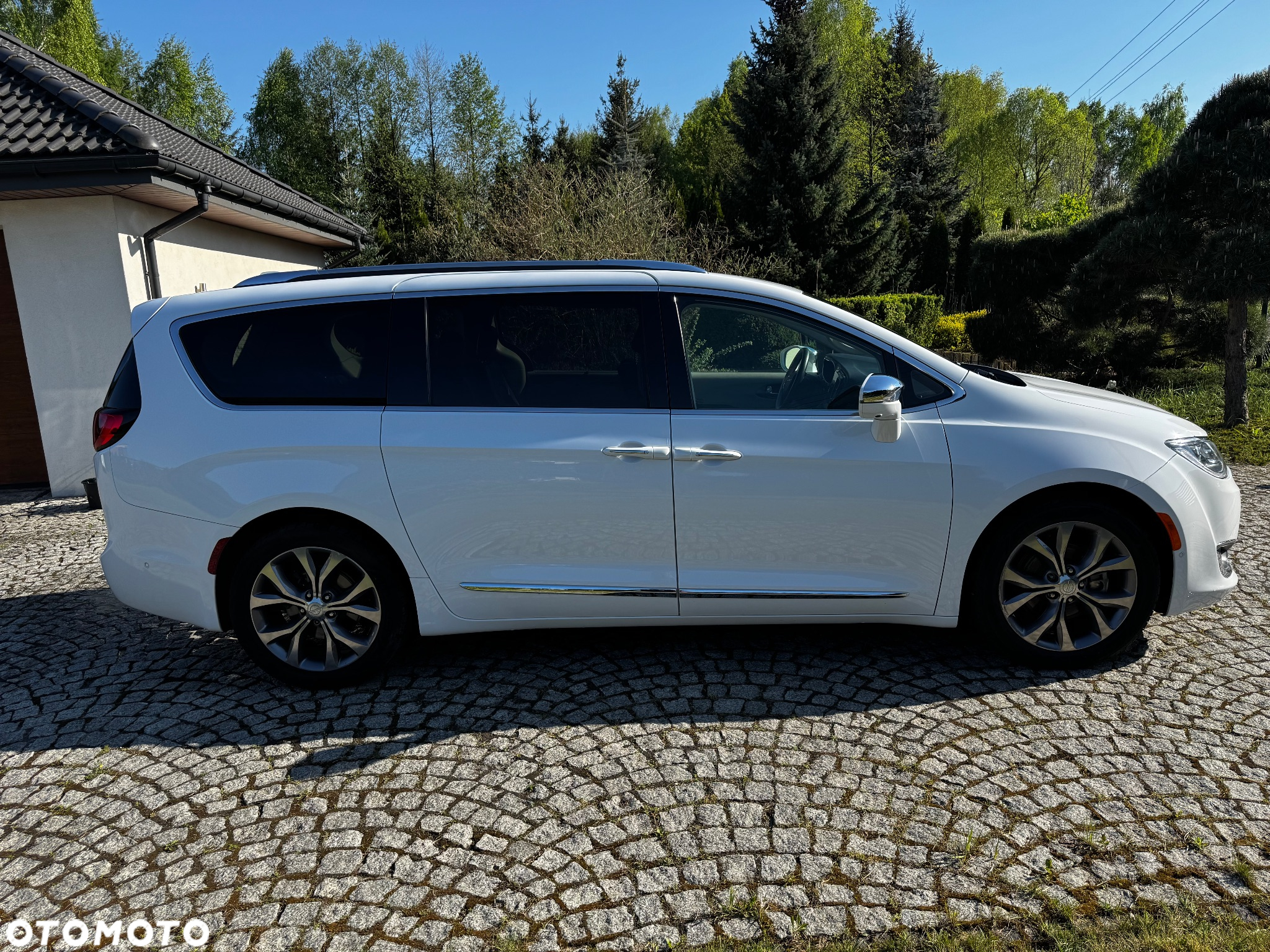 Chrysler Pacifica - 4