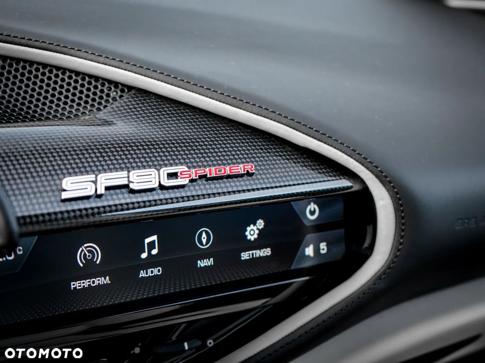 Ferrari SF90 Spider - 17