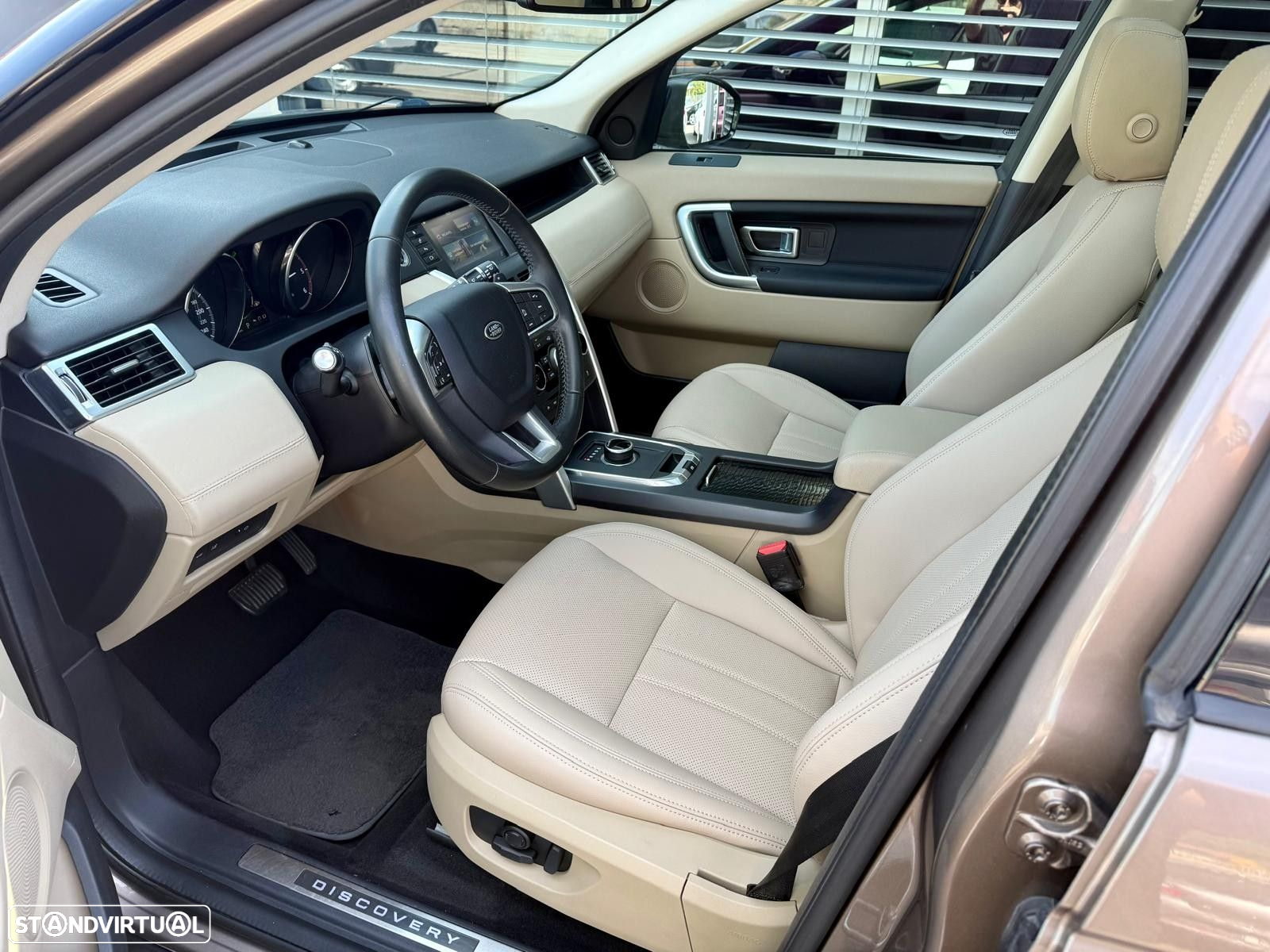 Land Rover Discovery Sport 2.0 TD4 HSE Luxury 7L Auto - 10