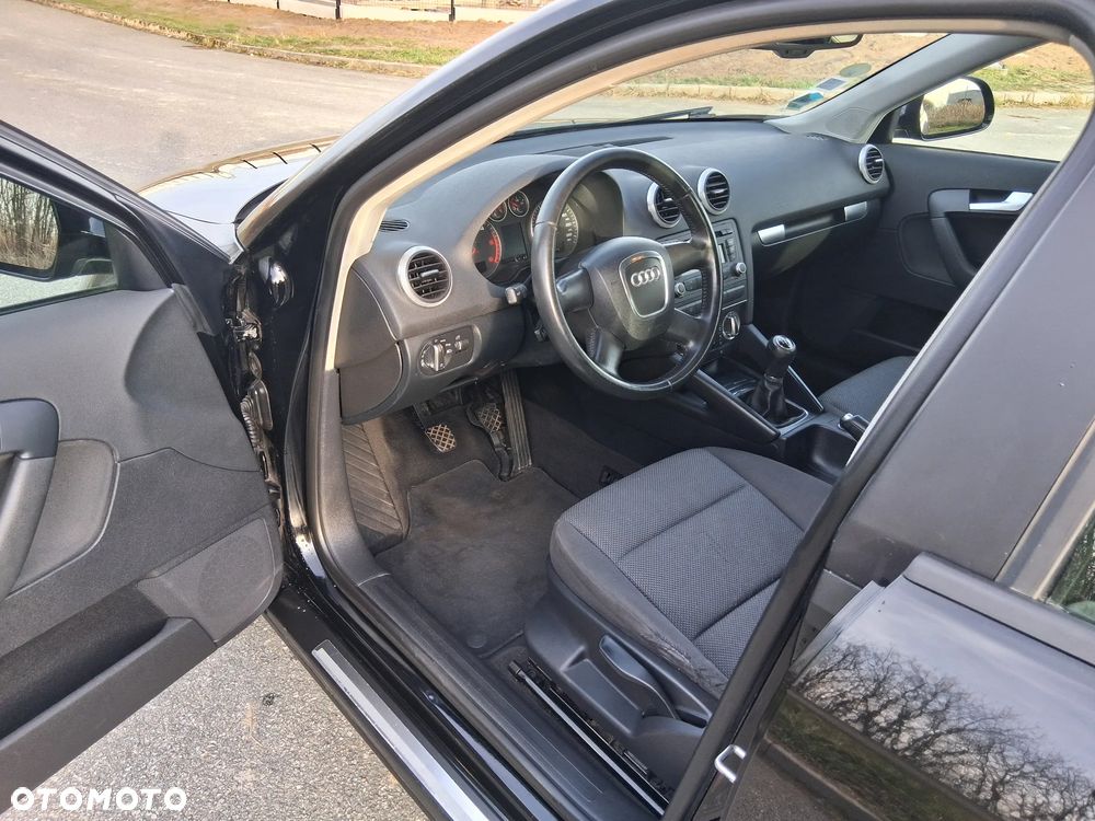 Audi A3 Sportback 1.6 TDI DPF S line Sportpaket - 22