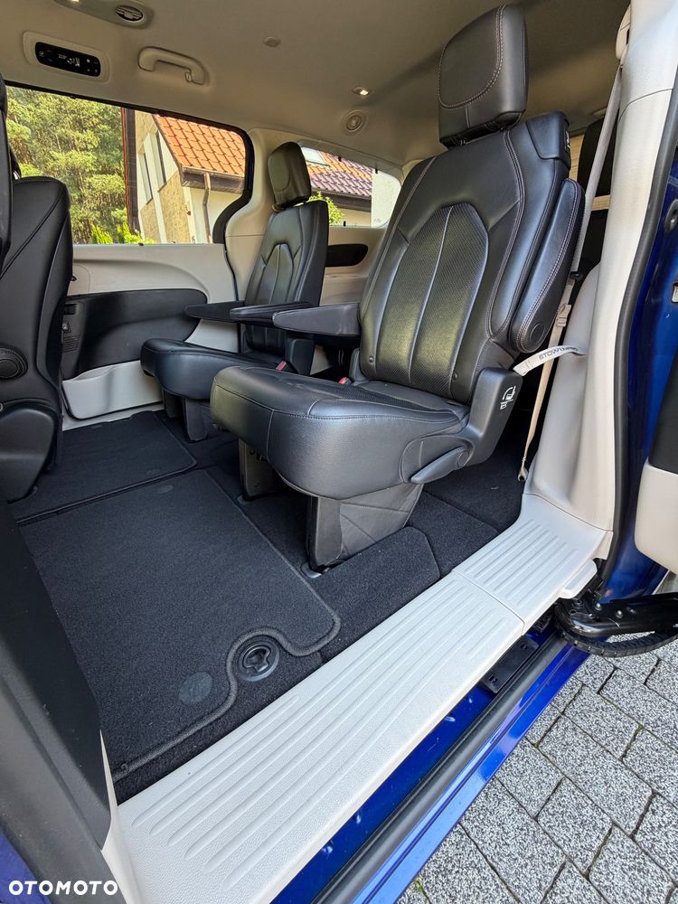 Chrysler Pacifica - 29