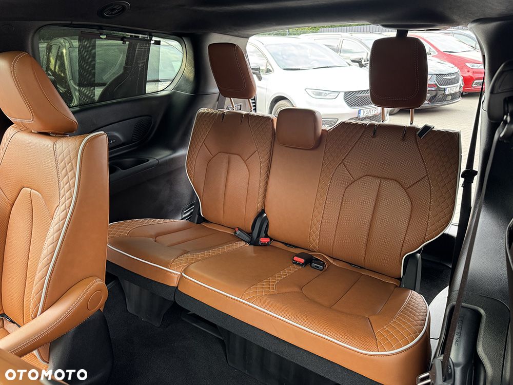 Chrysler Pacifica - 15