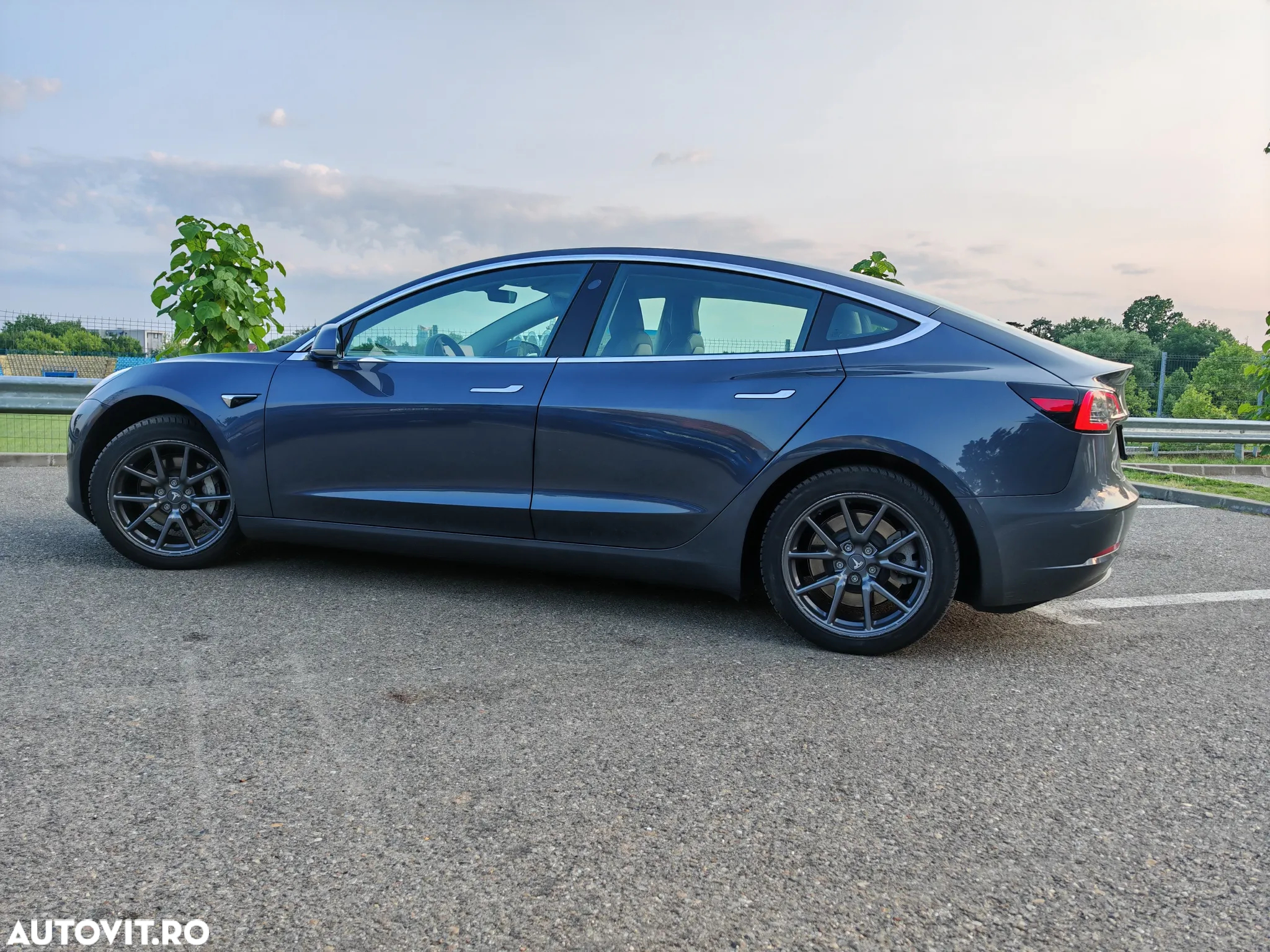Tesla Model 3 Standard Reichweite Plus Hinterradantrieb - 3
