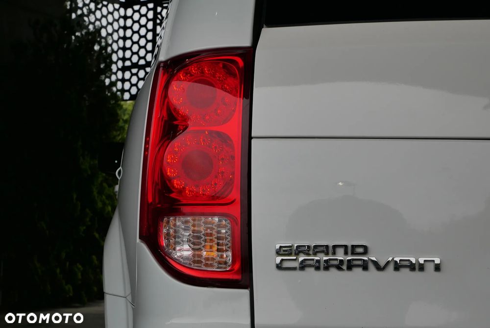 Dodge Grand Caravan - 35