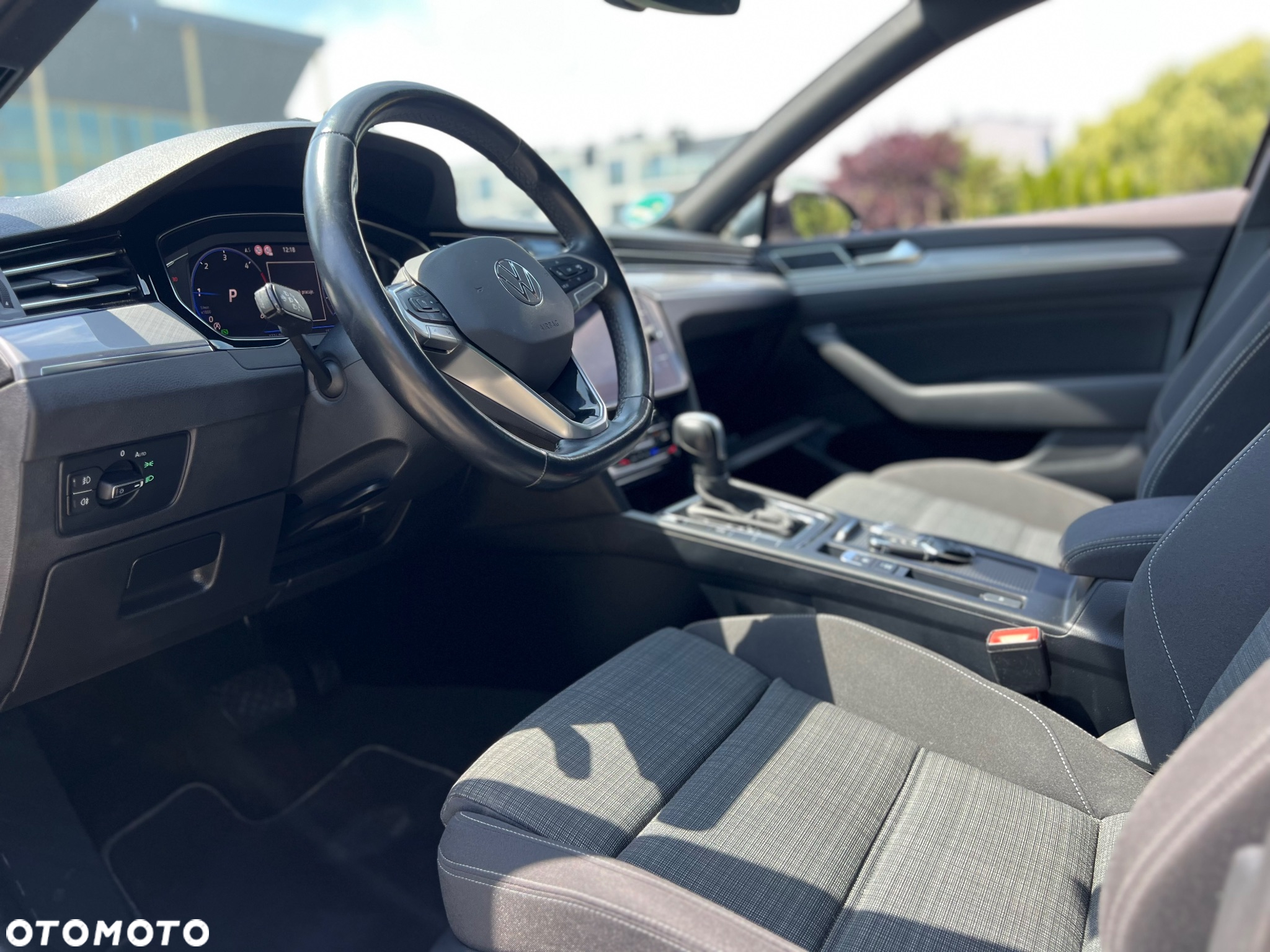 Volkswagen Passat 2.0 TDI Elegance DSG - 23