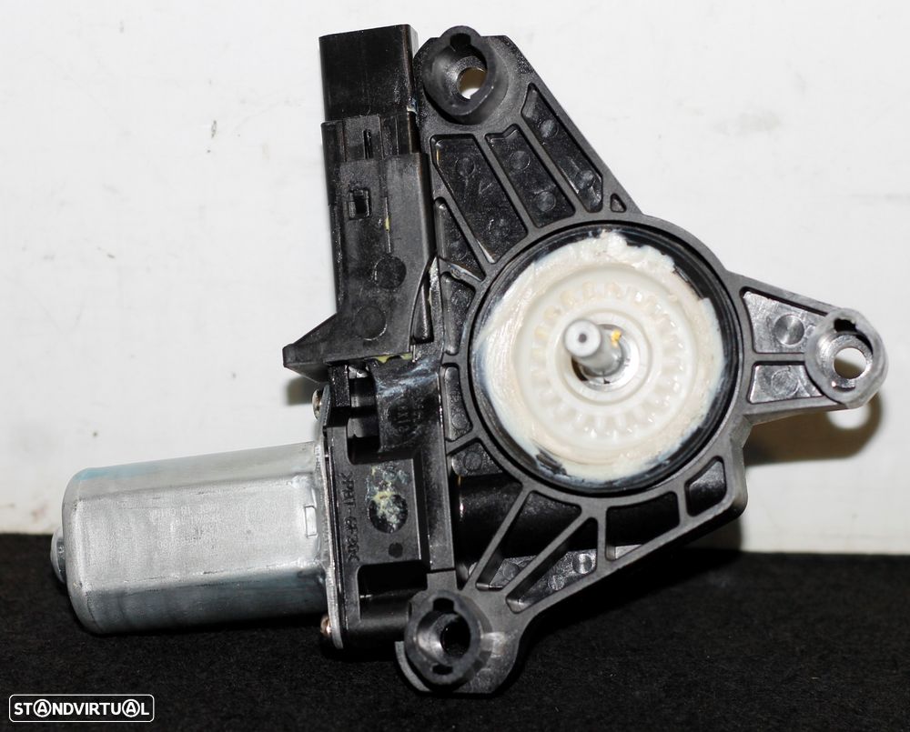 MOTOR ELEVATÓRIO DO VIDRO TRASEIRO DIREITO MERCEDES W176 - 3