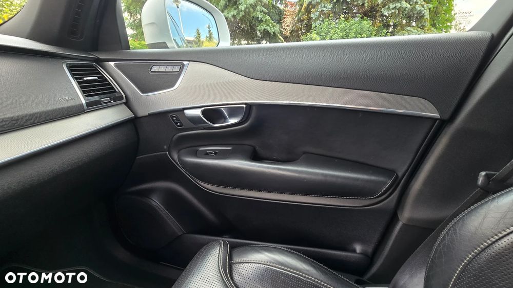 Volvo XC 90 D5 SCR AWD R-Design 7os - 26