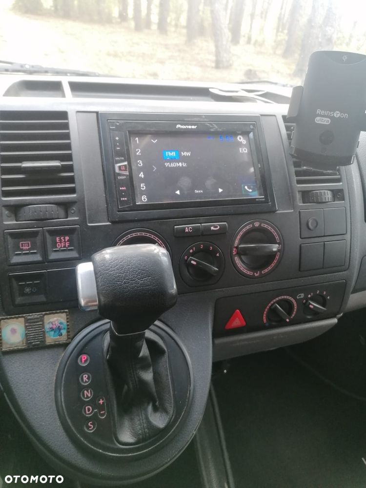 Volkswagen Caravelle - 8