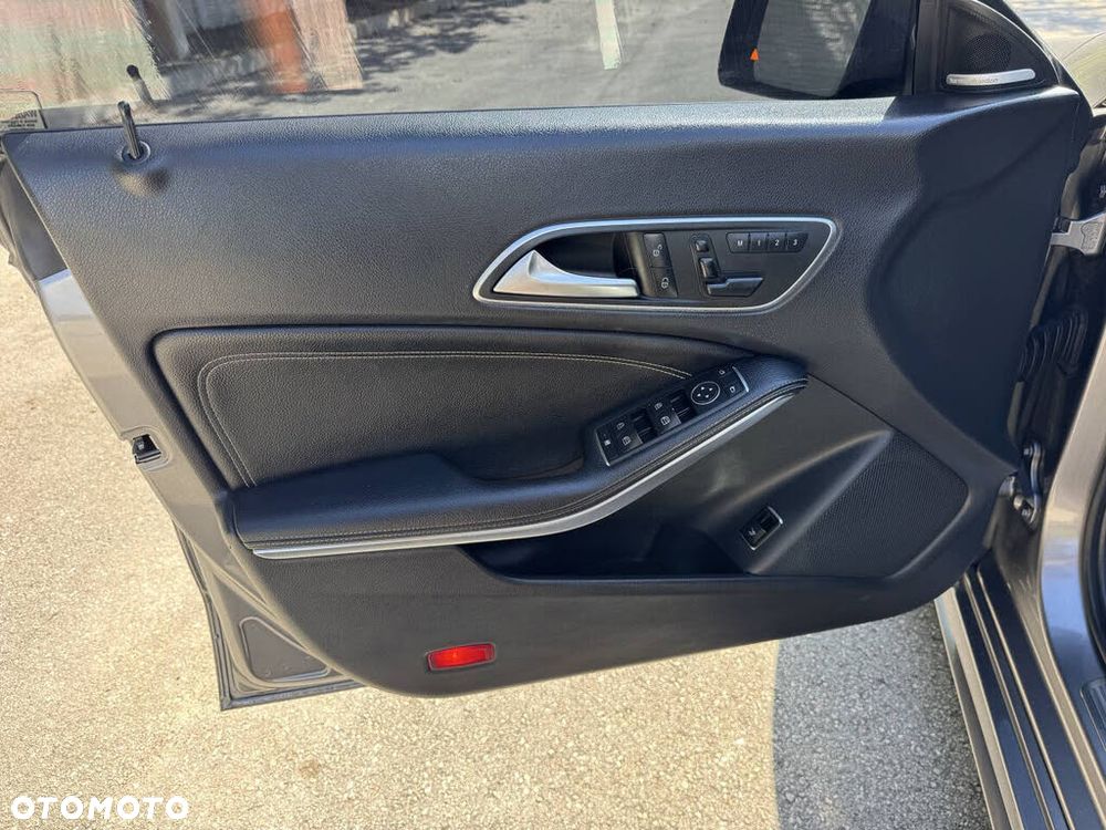 Mercedes-Benz CLA 250 4-Matic - 16