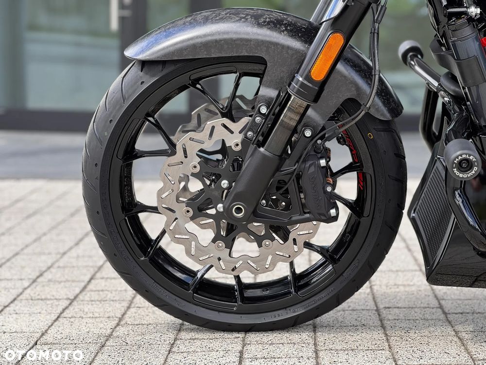 Harley-Davidson CVO Street Glide - 20