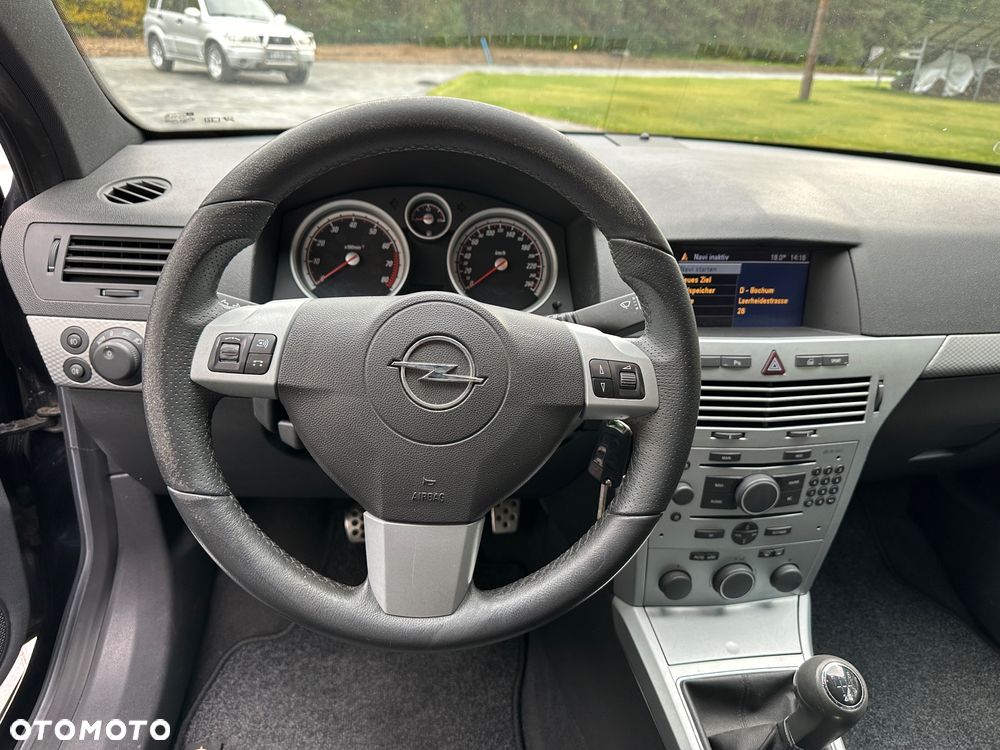 Opel Astra III GTC 1.8 Sport - 24