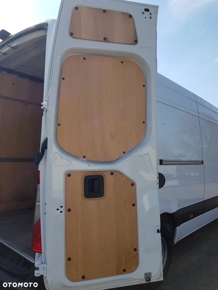 Mercedes-Benz Sprinter - 20