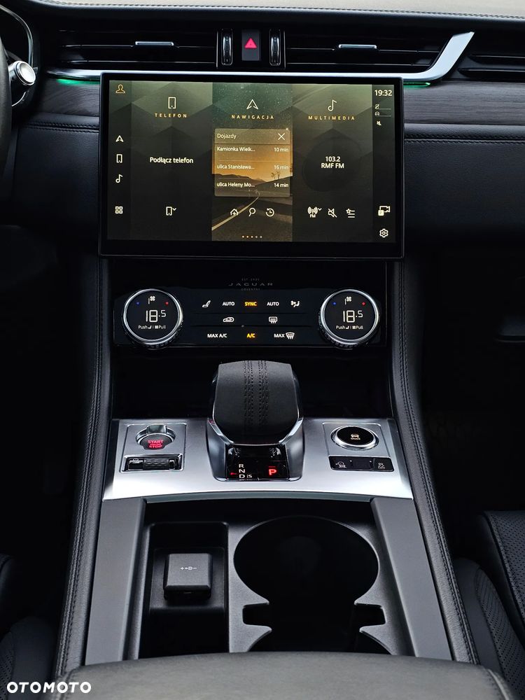 Jaguar F-Pace P250 AWD R-Dynamic S - 16