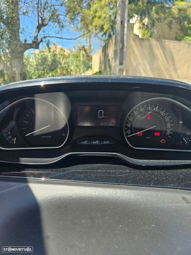 Peugeot 208 BlueHDi 100 Allure - 10